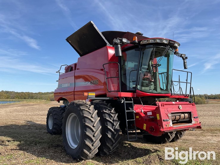 2014-case-ih-6140-image-3