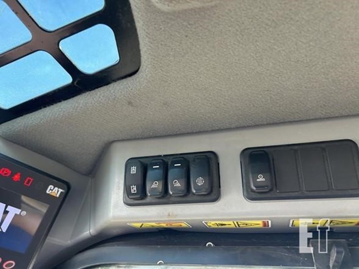 2019-caterpillar-262d3-image-29