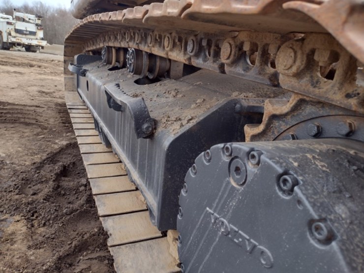 7-volvo-ec160c-image-25