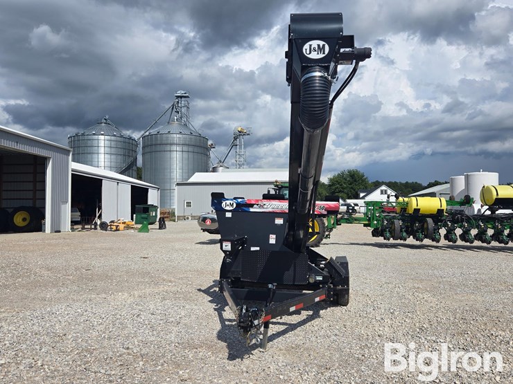2023-j&m-c450-4-box-seed-tender-image-2