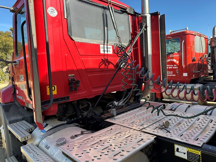 #33708-•-2014-mack-cxu-t/a-daycab-truck-tractor-1m1aw02y3em038036-image-30