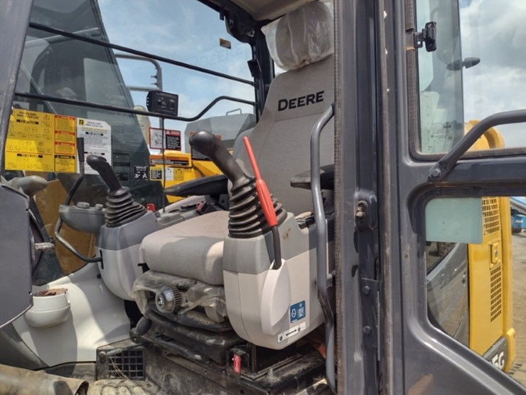 19-deere-135g-image-13