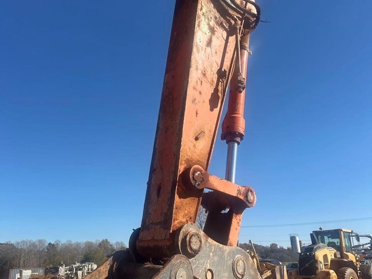 2016-hitachi-zx250-lc-image-9