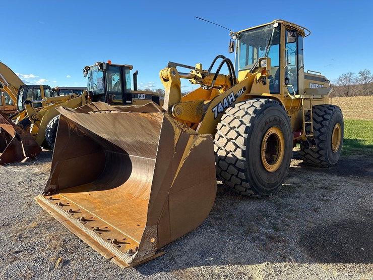 1999-deere-744h-image-1