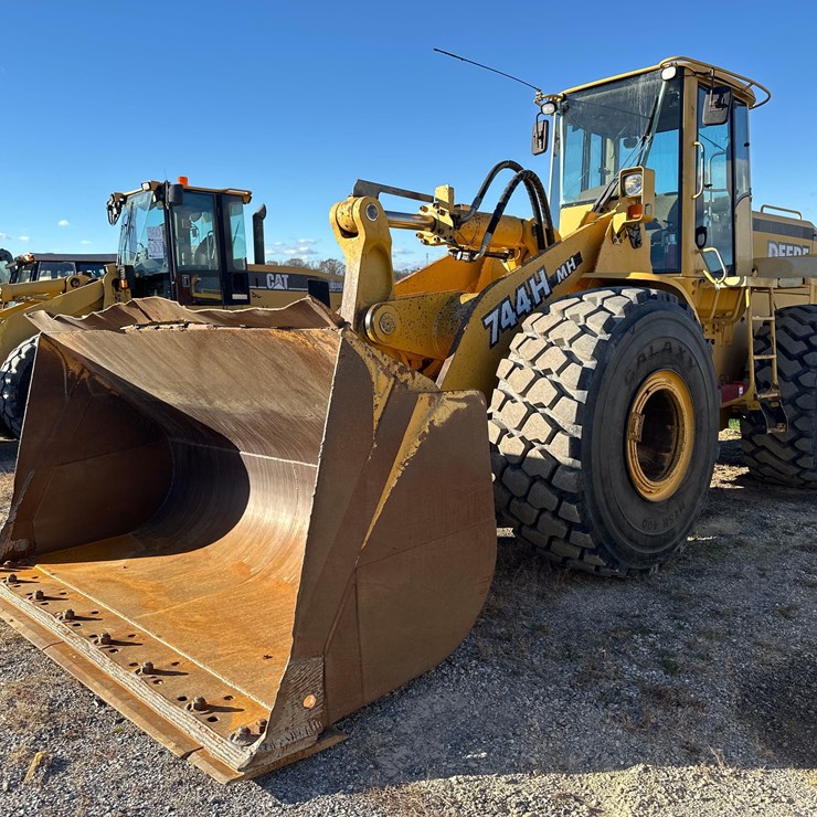 1999 DEERE 744H