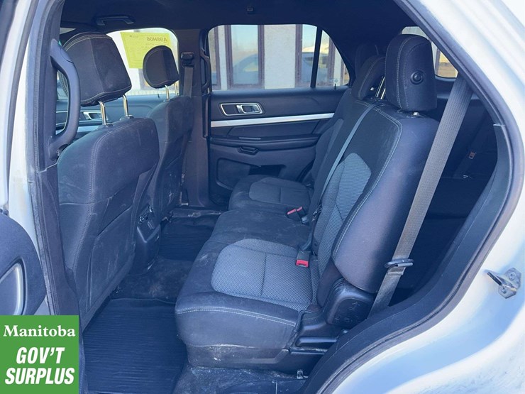 2017-ford-explorer-image-23