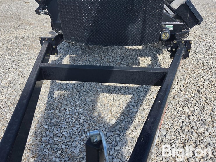 2023-j&m-c450-4-box-seed-tender-image-12