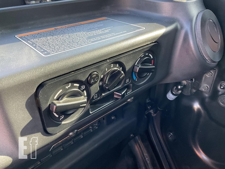 2019-kubota-rtv-x1100c-image-16