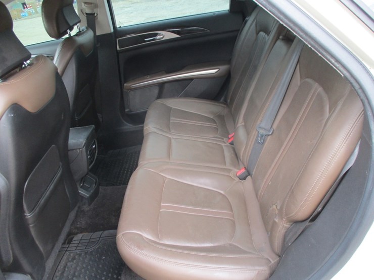 2014-lincoln-mkz-sedan,-image-8