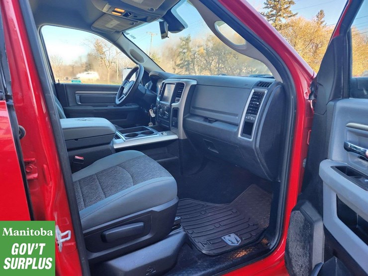 2015-dodge-1500-image-34