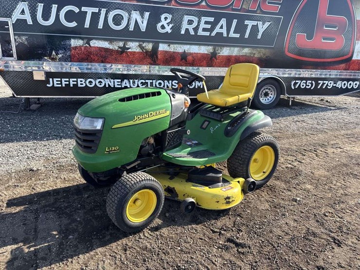 john-deere-l130-lawn-tractor-image-1
