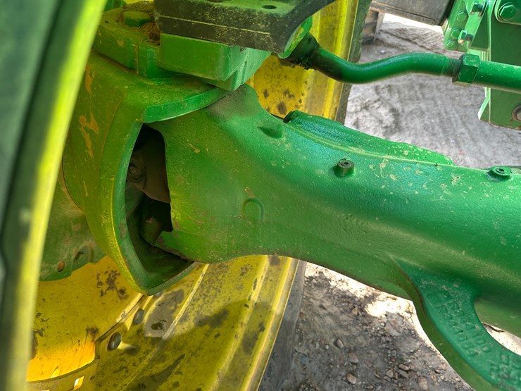 2013-john-deere-8285r-image-16