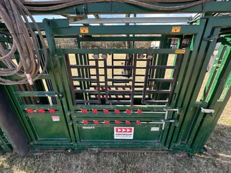 arrowquip-cp-1050-hydraulic-squeeze-chute-image-8