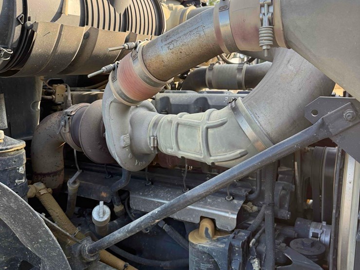 2005-mack-granite-ch713-tri-axle-dump-image-10