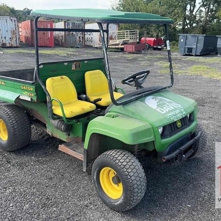 JOHN DEERE GATOR