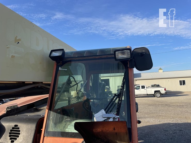 2011-jlg-g10-55a-image-30