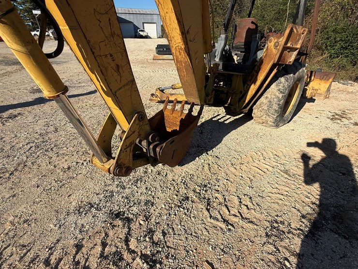 caterpillar-420d-image-29