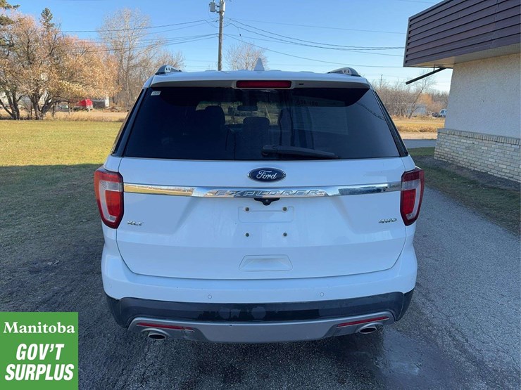 2017-ford-explorer-image-8