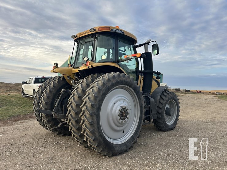 2014-challenger-mt585d-image-5