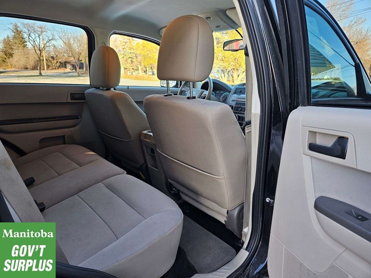 2012-ford-escape-hybrid-image-36