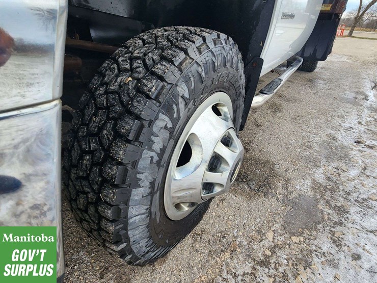 2013-chevrolet-silverado-3500hd-image-16