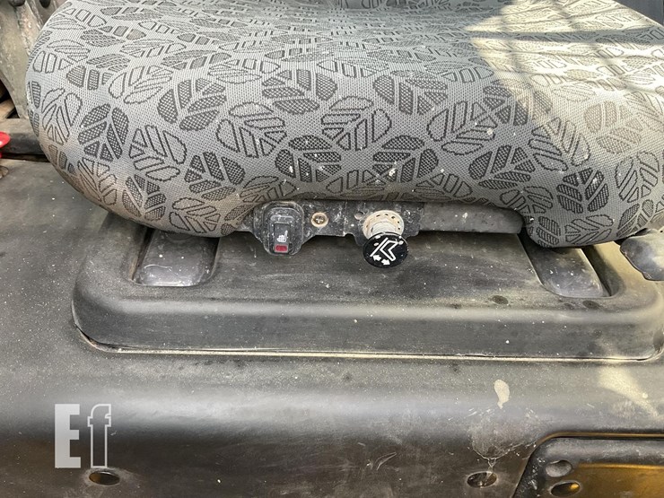 2022-new-holland-c337-image-18