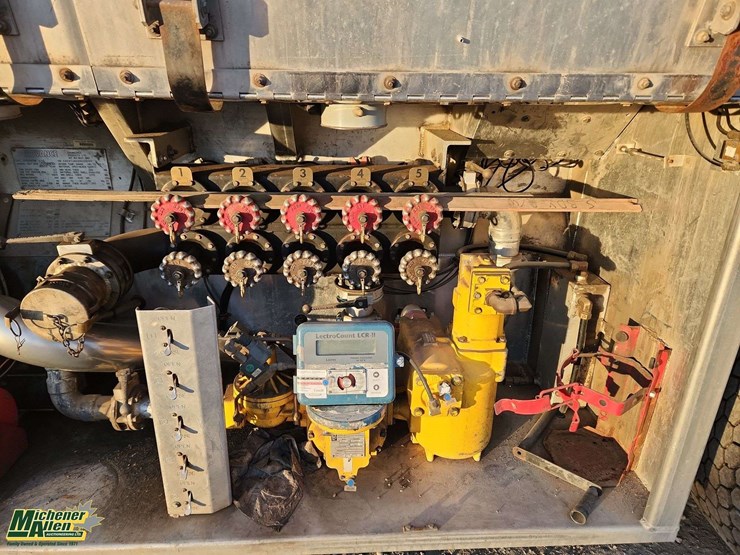 2002-sterling-lt9500-image-33