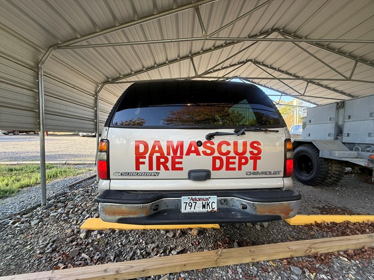 2004-chevrolet-suburban-image-15