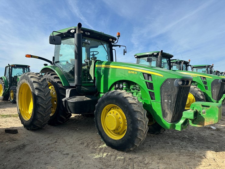 2010-john-deere-8295r-image-2