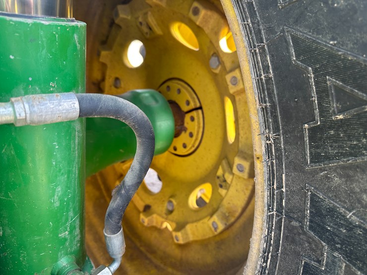 2010-john-deere-8295r-image-11