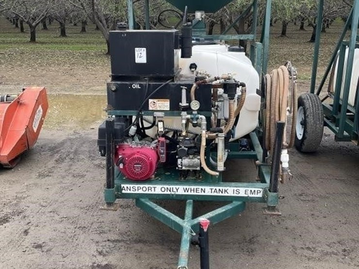 pbm-14'-400g-poly-mixing-tank-trailer-image-2