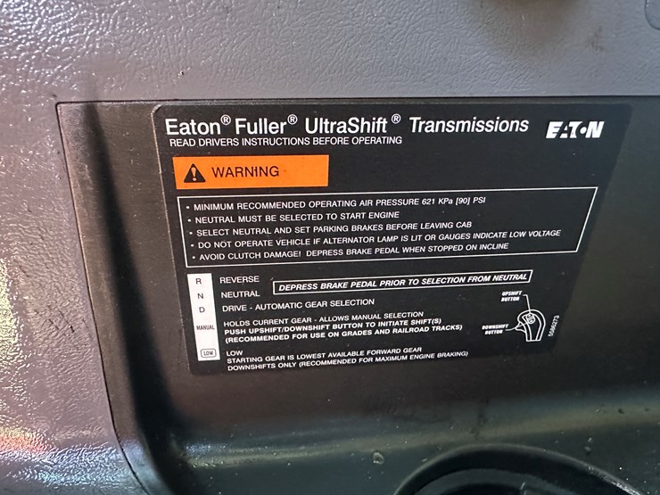 #33704-•-2011-mack-cxu-t/a-sleeper-truck-tractor-1m1aw09y8bm013165-image-85