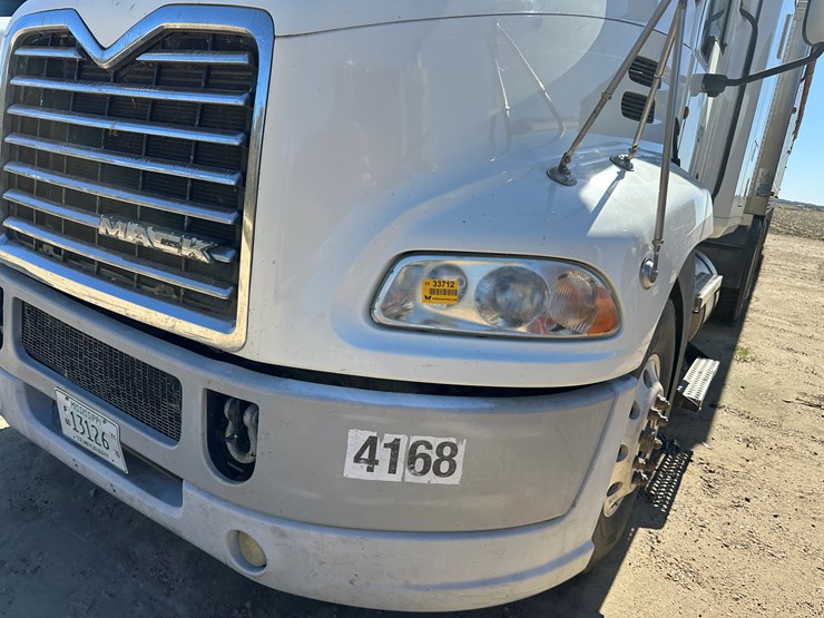 #33712-•-2011-mack-cxu-t/a-sleeper-truck-tractor-1m1aw09y5bm013138-image-36