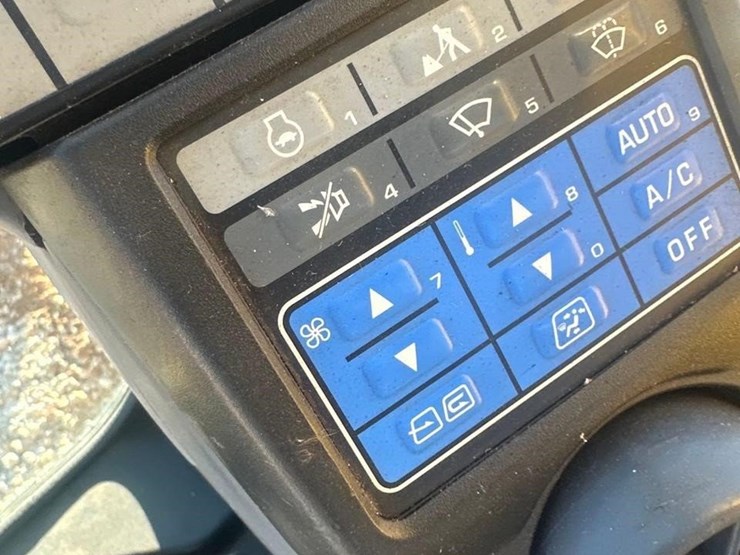 2021-komatsu-pc210-lc-11-image-40