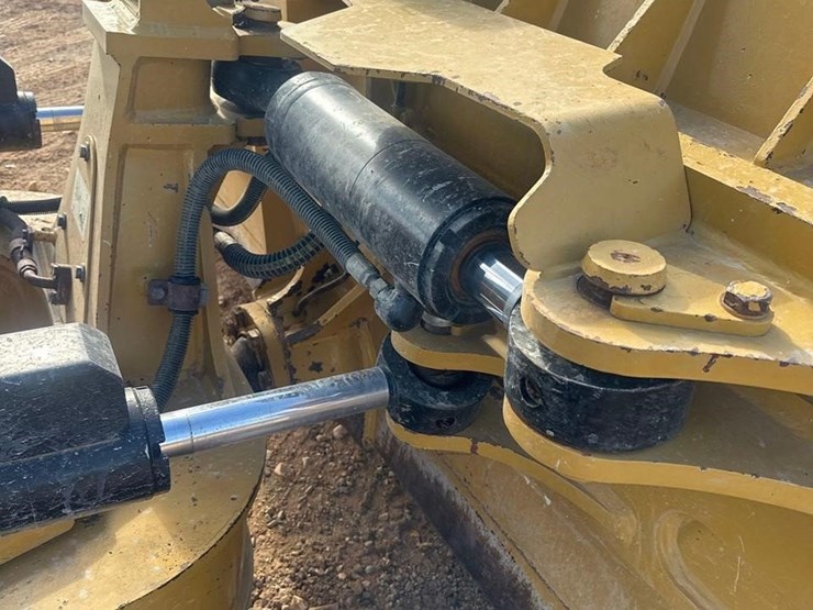 2021-caterpillar-d5-image-13