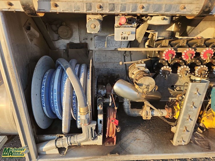 2002-sterling-lt9500-image-32