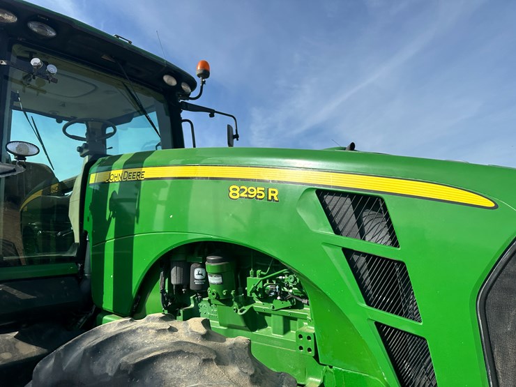 2010-john-deere-8295r-image-34