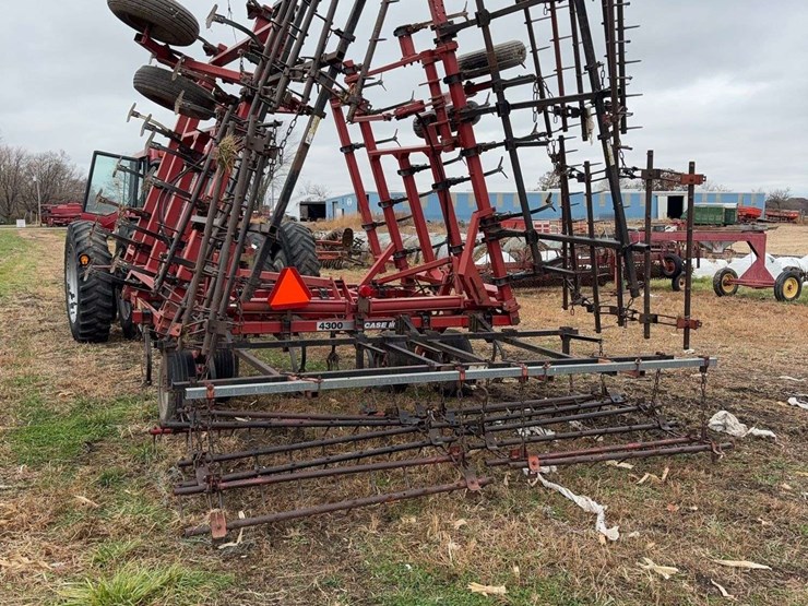 case-ih-4300-image-5