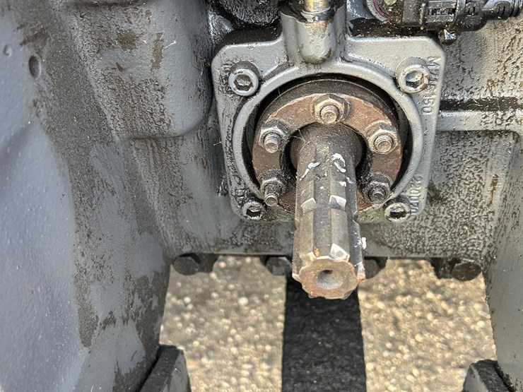 2014-challenger-mt585d-image-32