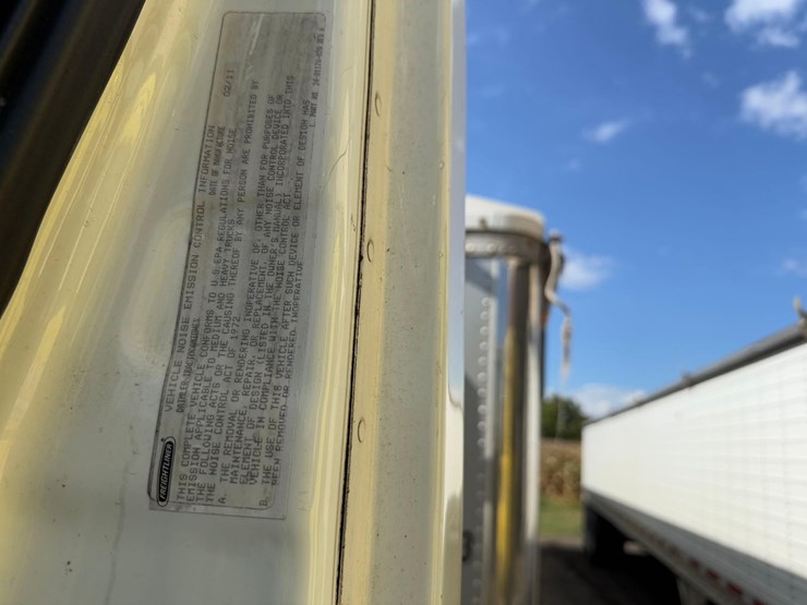 freightliner-semi-tractor-image-20