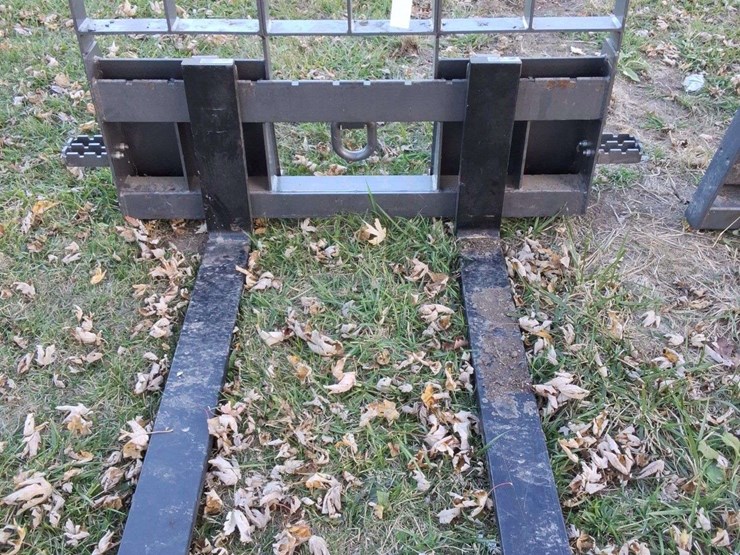 like-new-heavy-duty-quick-attach-pallet-forks,-came-from-birkeys,-fleet-pro-brand-image-1