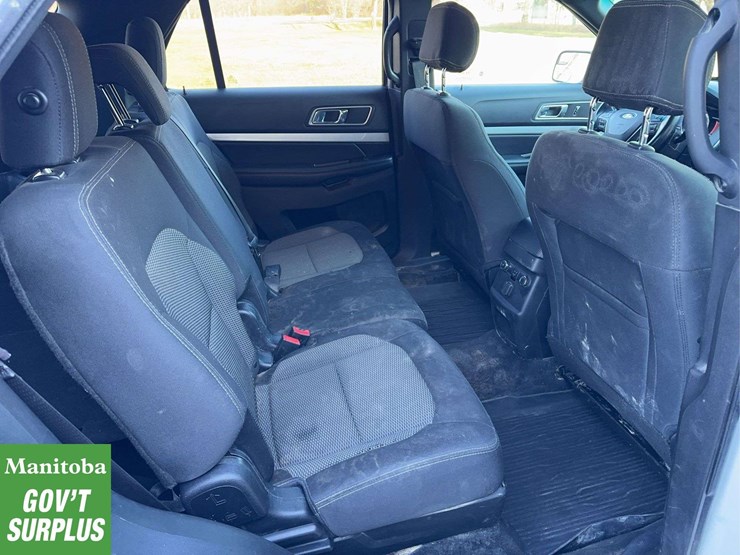 2017-ford-explorer-image-28