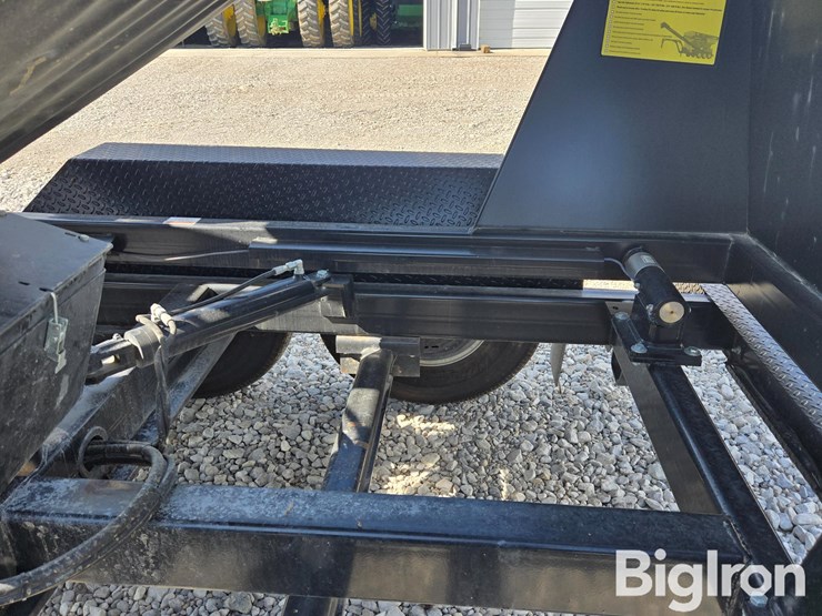 2023-j&m-c450-4-box-seed-tender-image-16