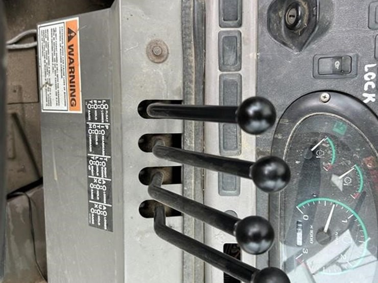 2000-case-570m-xt-image-48