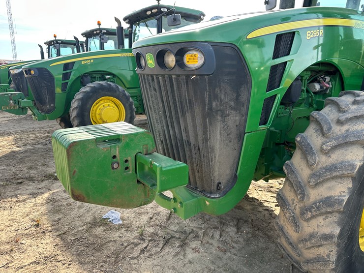 2010-john-deere-8295r-image-30