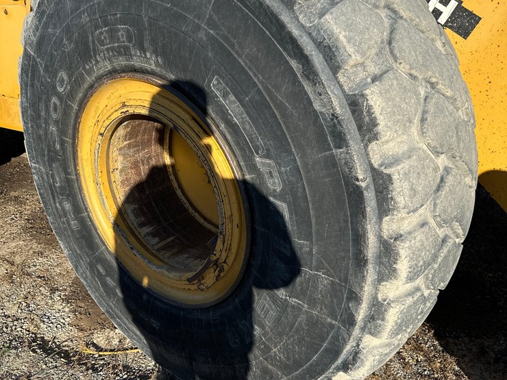 1999-deere-744h-image-7