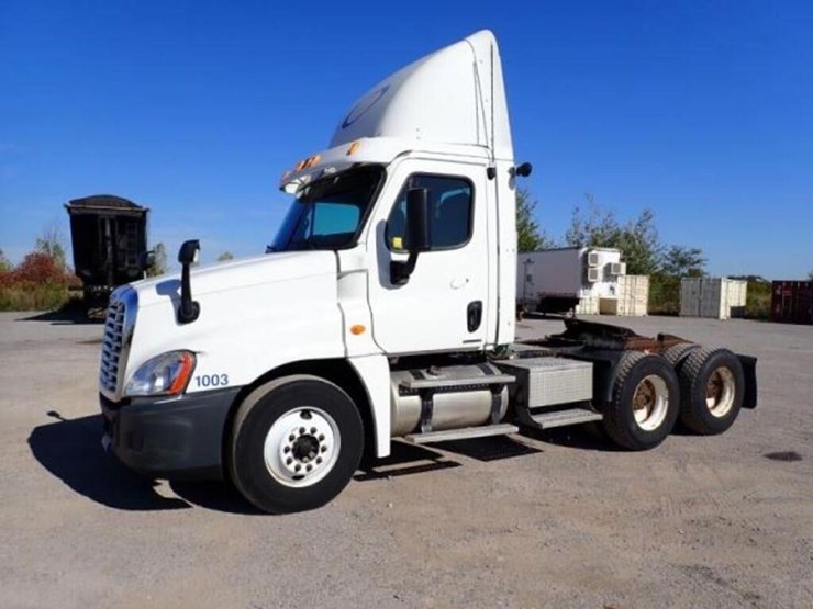 2010-freightliner-cascadia-t/a-hiway-tractor---day-image-1