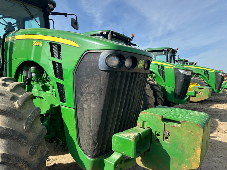 2010-john-deere-8295r-image-32