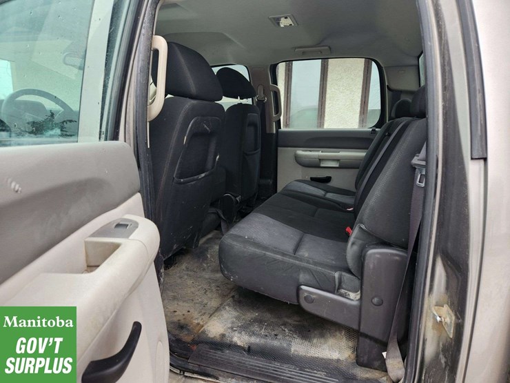 2012-chevrolet-silverado-2500hd-image-32