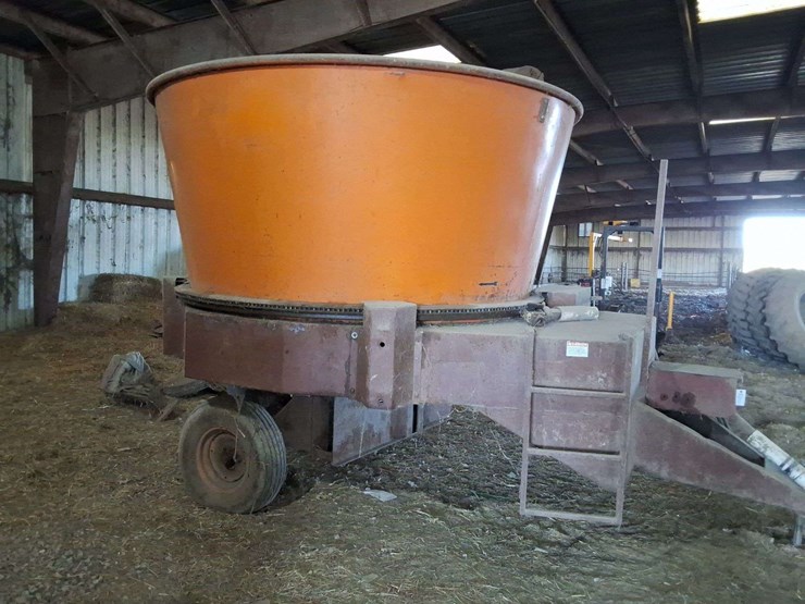 roto-grind-tub/bale-grinder,-with-spout,-small-1000pto,-image-3